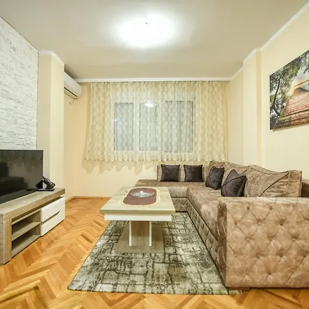 Apartment Centar 2 *